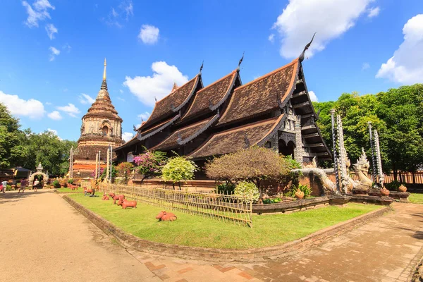 Régi fából készült templom a Wat Lok Klára, Chiangmai, Thaiföld — Stock Fotó
