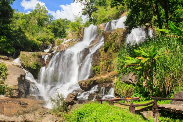 Cachoeira Mae Klang, Parque Nacional Doi Inthanon, Chiang Mai, Tailândia — Fotografia de Stock