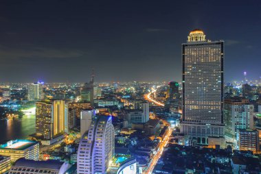 Riverside Bangkok, Tayland, Thailand, alacakaranlık sahnesinde modern binasında