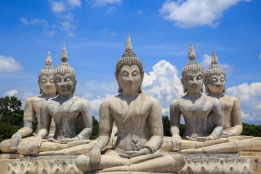 Buda heykeli ve mavi gökyüzü, Nakhon Si Thammarat eyaletinin, Tayland