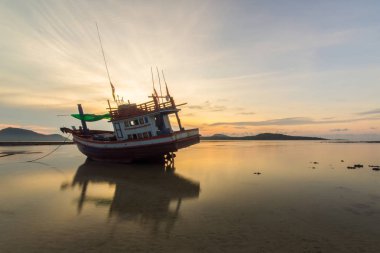 Rawai beach Phuket, Tayland için güneş doğarken
