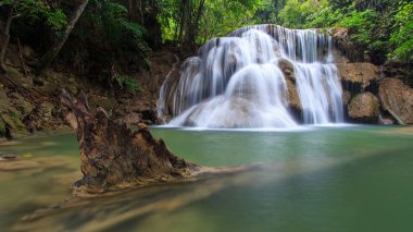 Huai Mae Khamin şelale derin orman, Tayland