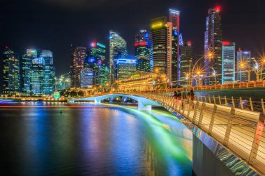 Singapur finans bölgesi ve iş binasının manzarası