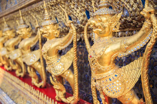 Wat Phra Kaew Bangkok Tayland at heykeli Garuda — Stok fotoğraf