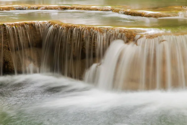 Huai Mae Khamin cachoeira em floresta profunda, Tailândia — Fotografia de Stock