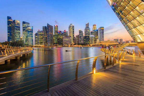 Пейзаж финансового района и бизнес-здания Сингапура — стоковое фото