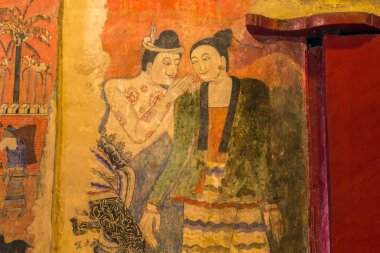 Nan, Tayland - 24 Kasım: Geleneksel Tay duvar boyama Wat Phumin Tapınağı duvara 24 Kasım 2013 tarihinde Nan, Tayland. Bir adamın bir kadına kulak fısıldayan ünlü duvar boyama.