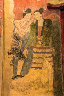 Nan, Tayland - 24 Kasım: Geleneksel Tay duvar boyama Wat Phumin Tapınağı duvara 24 Kasım 2013 tarihinde Nan, Tayland. Bir adamın bir kadına kulak fısıldayan ünlü duvar boyama.