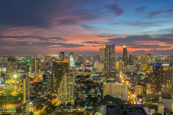 Bangkok panoramę miasta, dzielnicy biznesowej z wysokiego budynku o zmierzchu (bangkok, Tajlandia) — Zdjęcie stockowe