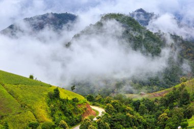 Mae La Noi, Maehongson il, Tayland siste ile dağ güneş doğarken