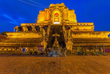 Antik pagoda Wat Chedi Luang tapınakta Chiang Mai, Asya Tayland, 700 yıl kamu malı ya da hazine Budizm, Hayır Bunlar kopyada kısıtlamak veya kullanın