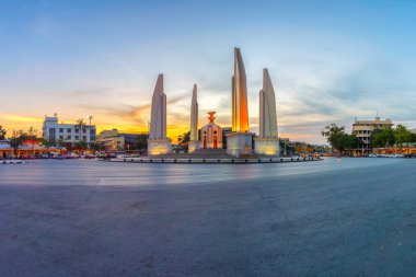 Dusk 'taki Demokrasi Anıtı (Bangkok, Tayland)