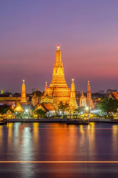 WAT arun Budist Dini yerler twilight saat, bangkok, Tayland — Stok fotoğraf