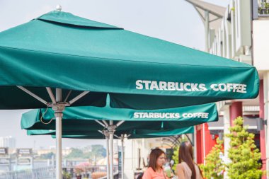 Bangkok, Tayland - 22 Şubat 2016: Siam Paragon, Bangkok, Tayland bir Starbucks restoranda Starbucks imi.