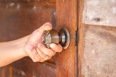 Sol el kapı açma kapatma.