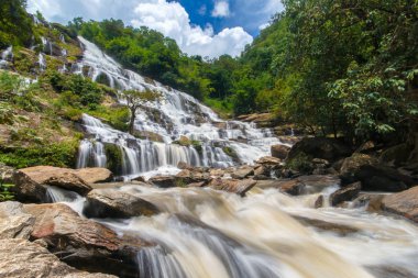 Mae seni şelale mi güzel bir şelale chiang Mai, Tayland.