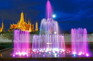 Gece lambası landmark Sanam Luang ve Wat Phra Kaew güzel bir zemin, Bangkok, Tayland, Thailand, Çeşme