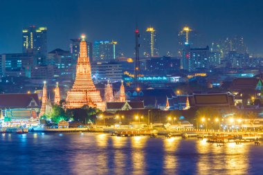 WAT Arun Budist Dini yerlerde gece sahne, Bangkok, Tayland