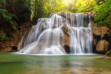 Huai Mae Khamin şelale derin orman, Tayland