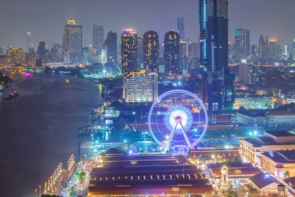 Bangkok Cityscape, Business district with high building at night time, Bangkok, Thailand — Stock Photo, Image