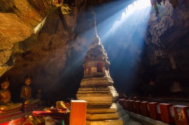 Sunbeam mağara khao luang dağ ili phetchaburi, Thailand