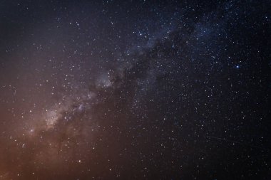 Samanyolu yıldız ve evrendeki, uzun pozlama fotoğraf, tahıl ile uzay tozu ile