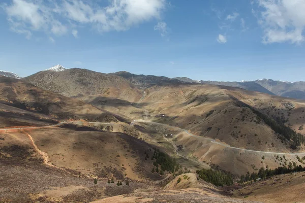 Paisagem de montanha em Ganzi, China — Fotografia de Stock