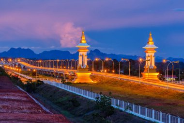 Üçüncü Tay Laos dostluk Köprüsü alacakaranlık zaman, Nakhon Phanom Eyaleti, Tayland