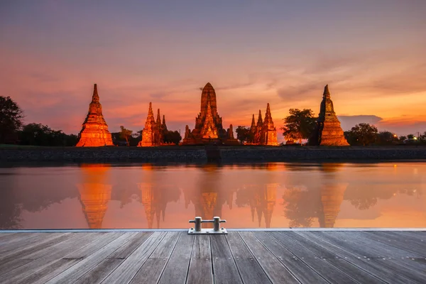 Eski tapınak wat Ayutthaya il Chaiwatthanaram (Ayutthaya Historical Park) Asya Tayland — Stok fotoğraf