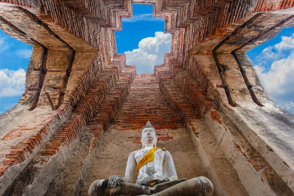 Antik Buda heykeli eski Tapınağı, Ayutthaya tarihi Milli Parkı, Tayland — Stok fotoğraf