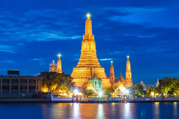 WAT arun Budist Dini yerler twilight saat, bangkok, Tayland — Stok fotoğraf