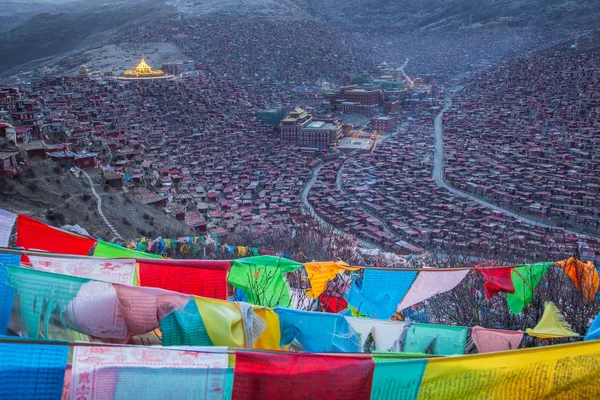 Widok z góry o Larung gar (Buddyjski Academy) w prowincji Syczuan, Chiny — Zdjęcie stockowe