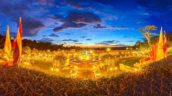在日落的时候，泰国拉廊市公园里的光 — 图库照片