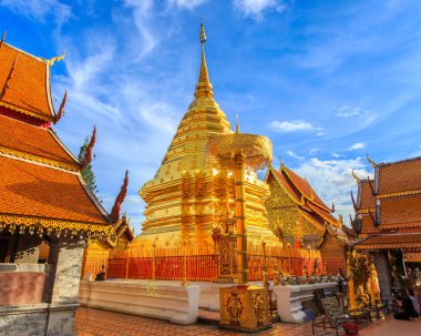 Wat Phra Doi Suthep, Tayland 'ın Chiang Mai şehrinin turistik yeridir.