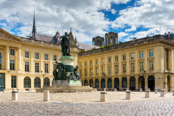 Statue in the city of Reims. Champagne region, France — Stock Photo, Image