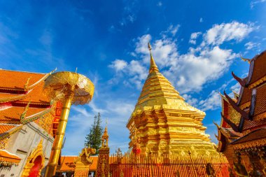 Wat Phra Doi Suthep, Tayland 'ın Chiang Mai şehrinin turistik yeridir.