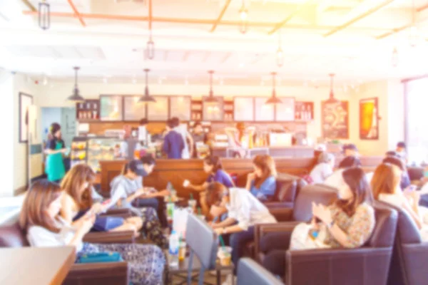 Blurred passenger in coffee shop. Abstract blur defocused background effect. Background for food and drink or relaxing in restaurant concept. — Stock Photo, Image