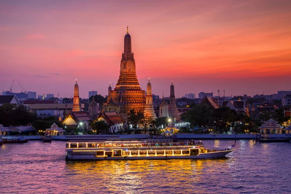 와트 아 룬, 일몰 시간, 방콕 시티, 태국에서 유람선 — 스톡 사진