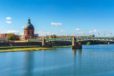 The Saint-Pierre bridge passes over the Garonne and it was completely rebuilt in 1987 in Toulouse, Haute-Garonne, Midi Pyrenees, southern France. clipart