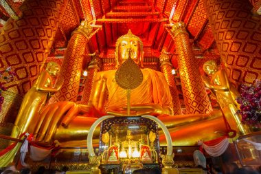 Dev Buda Ayutthaya, Tayland Wat Phananchoeng tapınakta oturuyor