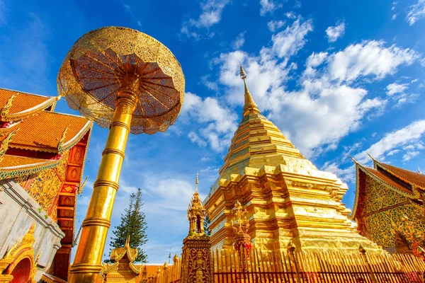 Wat Phra That Doi Suthep je turistickou atrakcí Chiang Mai, Thajsko — Stock fotografie