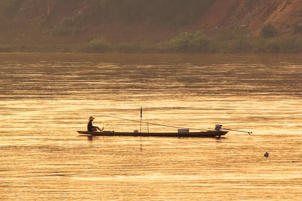 Łowienie w polu w sezonie powódź, rzeki Mekong, Chiang Khan, Tajlandia — Zdjęcie stockowe