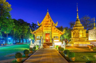 Wat Phra Singh, eski şehir merkezi Chiang Mai, Tayland Batı bölümünde yer almaktadır