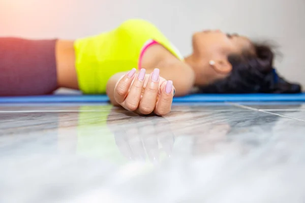 Young asian woman practicing in a yoga studio. Shavasana or corps pose is the end of a yoga class or practice. — Stock Photo, Image
