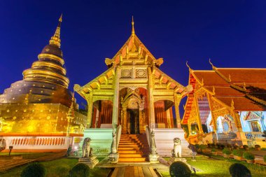 Wat Phra Singh, eski şehir merkezi Chiang Mai, Tayland Batı bölümünde yer almaktadır