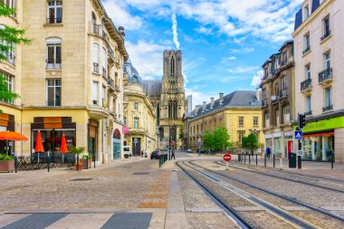 Reims, Fransa'nın Champagne-Ardenne bölgesindeki bir şehir mimarisi.