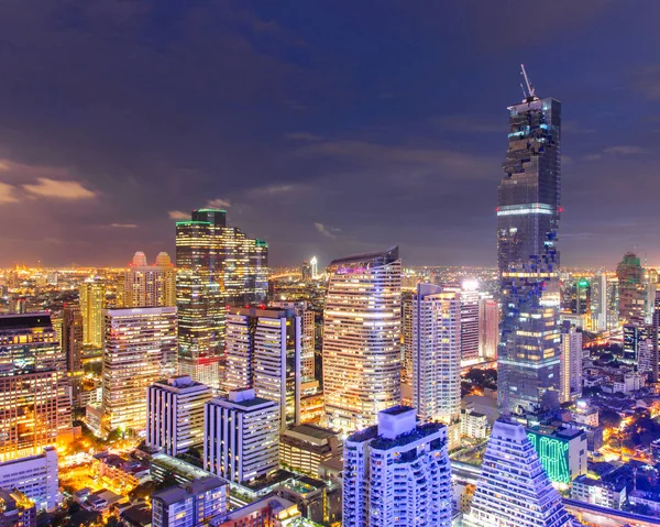 Cityscape widok Bangkok nowoczesne biuro biznes budynek w strefie biznesowej w Bangkoku, Tajlandia. Bangkok jest stolicą Tajlandii i Bangkok jest również najbardziej zaludnione miasto w Tajlandii. — Zdjęcie stockowe
