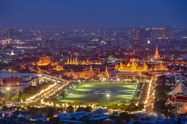 Bangkok cielo Paisaje del palacio rey de Tailandia con wat Arun y Bangkok noche en Bangkok ciudad, Tailandia — Foto de Stock