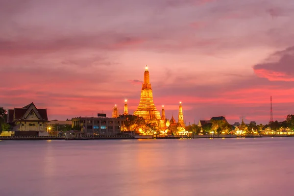 Wat Arun noite vista Templo em Bangkok, Tailândia — Fotografia de Stock