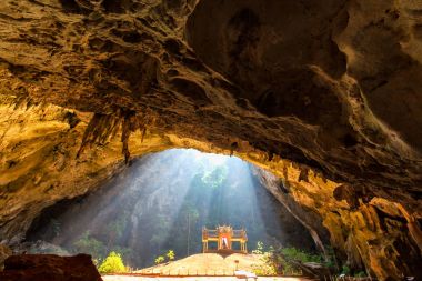 Royal pavilion Phraya Nakhon mağarada Prachuap Khiri Khan il, Tayland